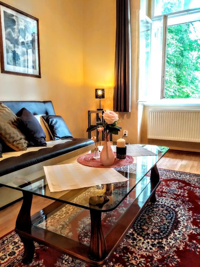 Apartment Sense Of Zizkov Prague Exterior photo