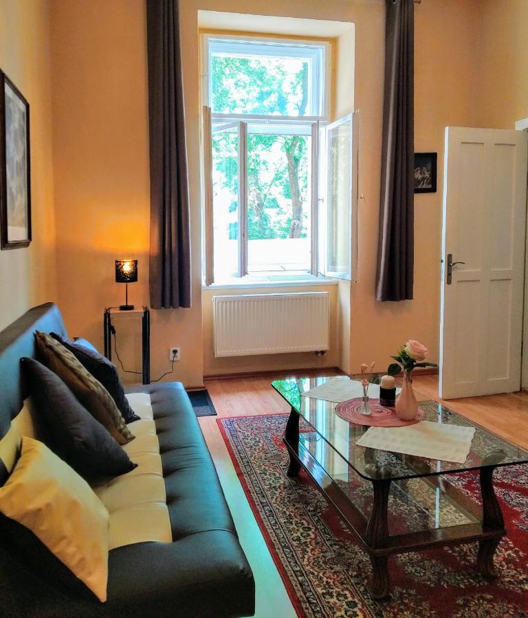 Apartment Sense Of Zizkov Prague Exterior photo